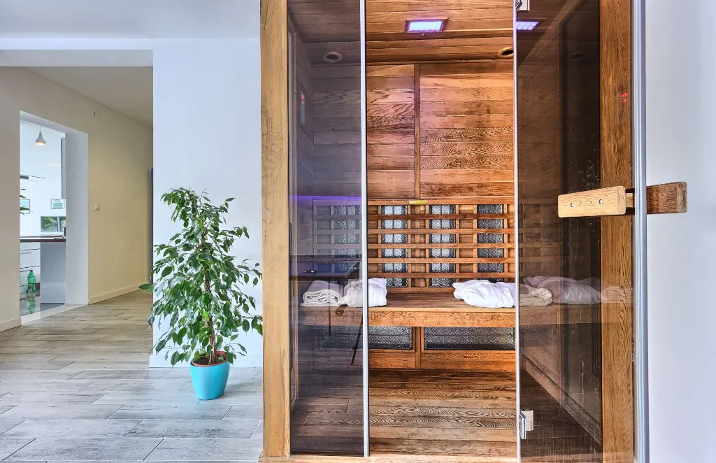 Zaton Mali Modern Villa with Pool, Sleeps 12