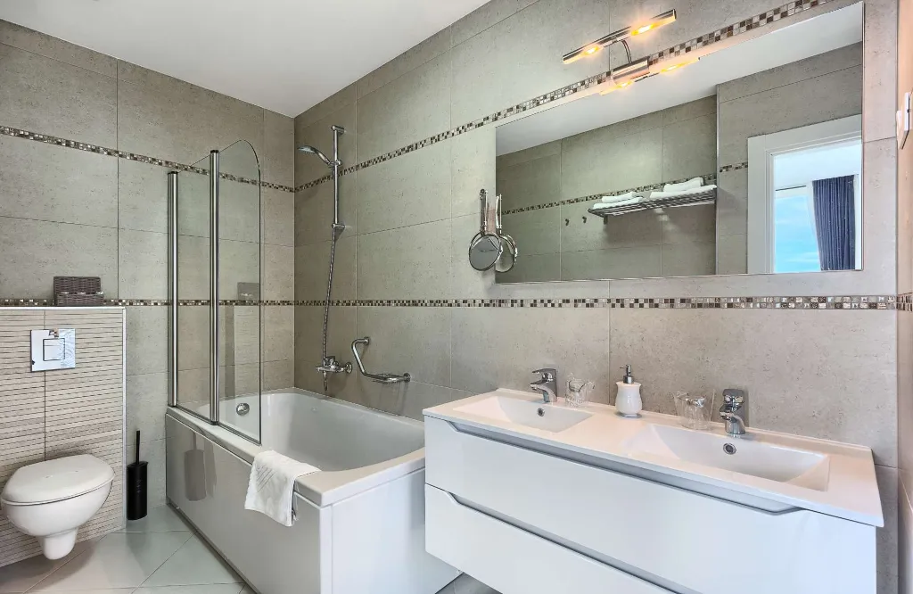 Zaton Mali Modern Villa with Pool, Sleeps 12