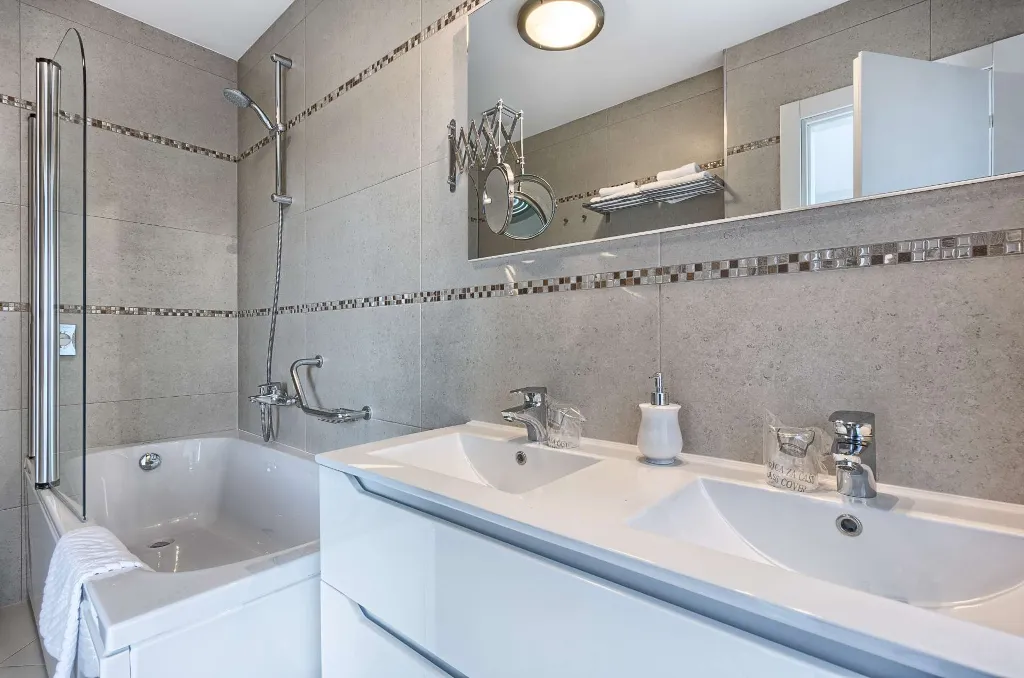 Zaton Mali Modern Villa with Pool, Sleeps 12