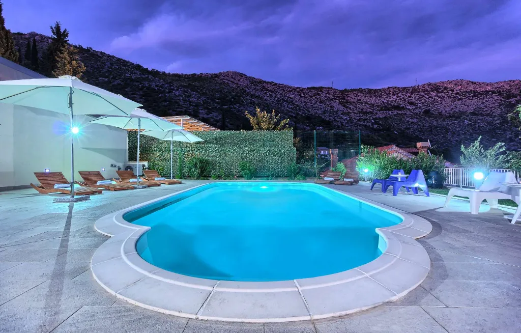 Zaton Mali Modern Villa with Pool, Sleeps 12