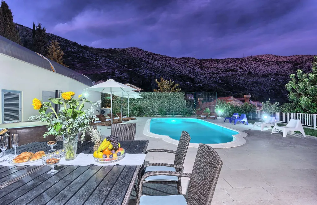 Zaton Mali Modern Villa with Pool, Sleeps 12