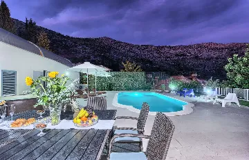 Zaton Mali Modern Villa with Pool, Sleeps 12