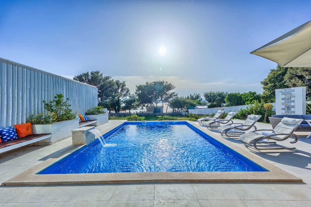 Punat 6-Bedroom Villa with Pool for 12 Guests