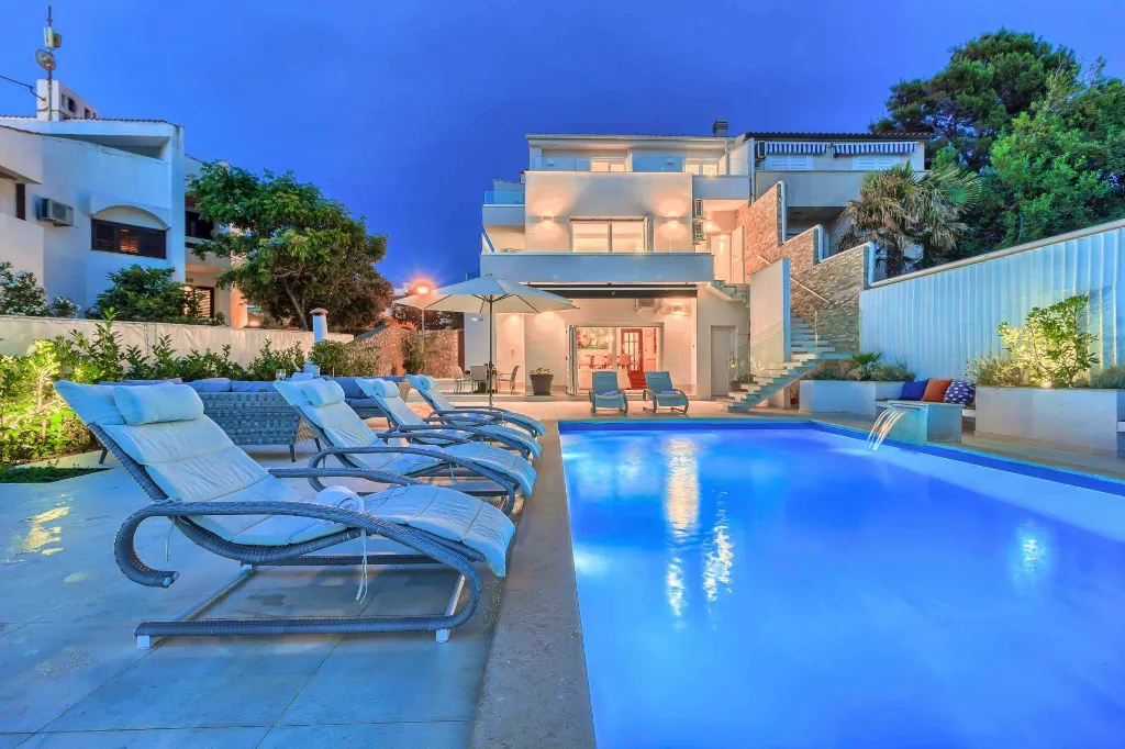 Punat 6-Bedroom Villa with Pool for 12 Guests