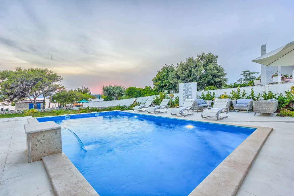 Punat 6-Bedroom Villa with Pool for 12 Guests