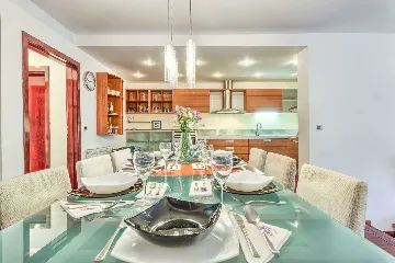 Punat 6-Bedroom Villa with Pool for 12 Guests