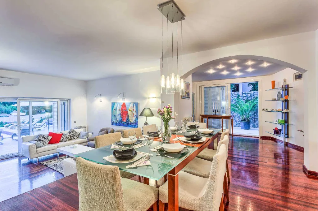Punat 6-Bedroom Villa with Pool for 12 Guests