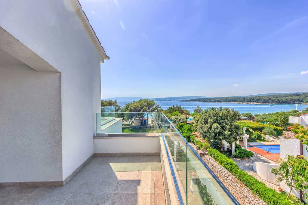 Punat 6-Bedroom Villa with Pool for 12 Guests