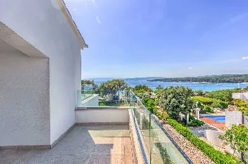 Punat 6-Bedroom Villa with Pool for 12 Guests