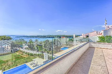 Punat 6-Bedroom Villa with Pool for 12 Guests