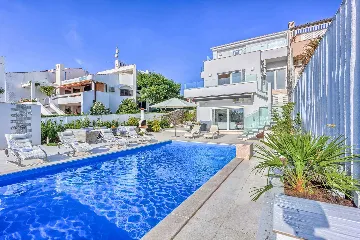 Punat 6-Bedroom Villa with Pool for 12 Guests