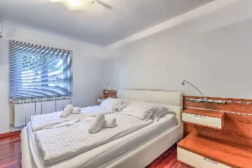 Punat 6-Bedroom Villa with Pool for 12 Guests