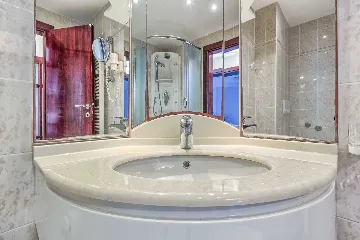 Punat 6-Bedroom Villa with Pool for 12 Guests