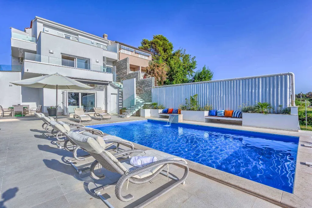 Punat 6-Bedroom Villa with Pool for 12 Guests