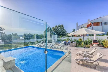 Punat 6-Bedroom Villa with Pool for 12 Guests