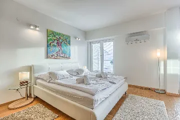 Punat 6-Bedroom Villa with Pool for 12 Guests