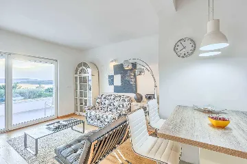 Punat 6-Bedroom Villa with Pool for 12 Guests