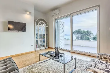 Punat 6-Bedroom Villa with Pool for 12 Guests