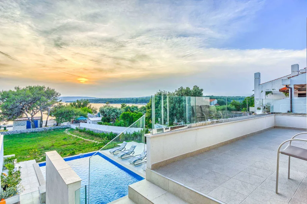 Punat 6-Bedroom Villa with Pool for 12 Guests