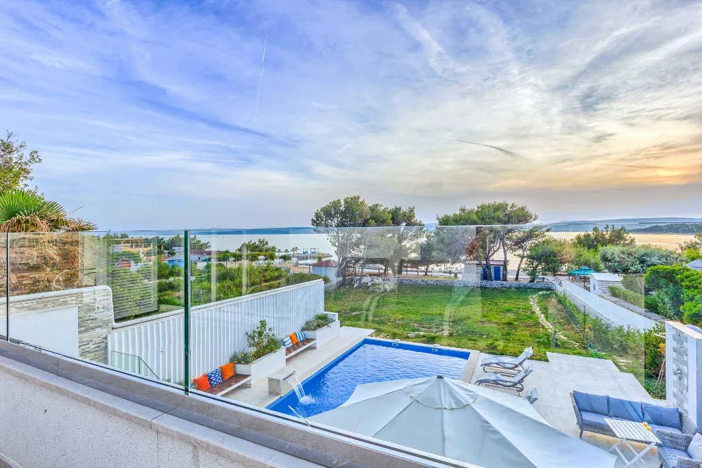 Punat 6-Bedroom Villa with Pool for 12 Guests