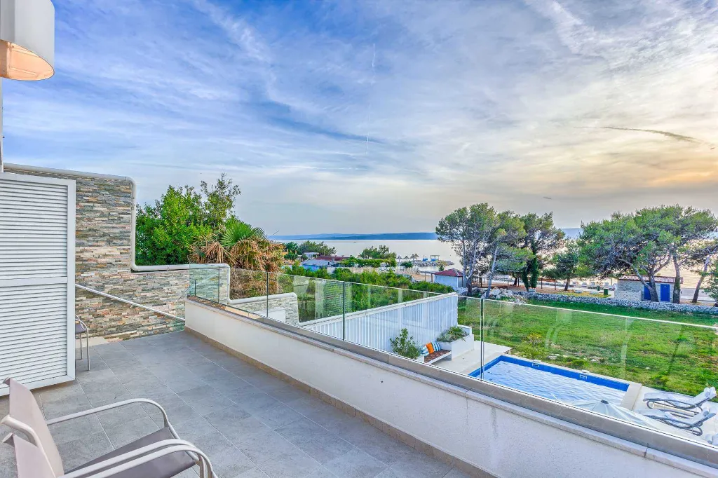 Punat 6-Bedroom Villa with Pool for 12 Guests