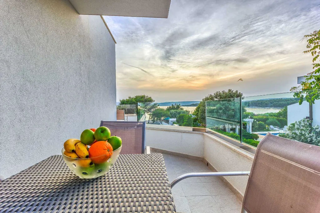 Punat 6-Bedroom Villa with Pool for 12 Guests