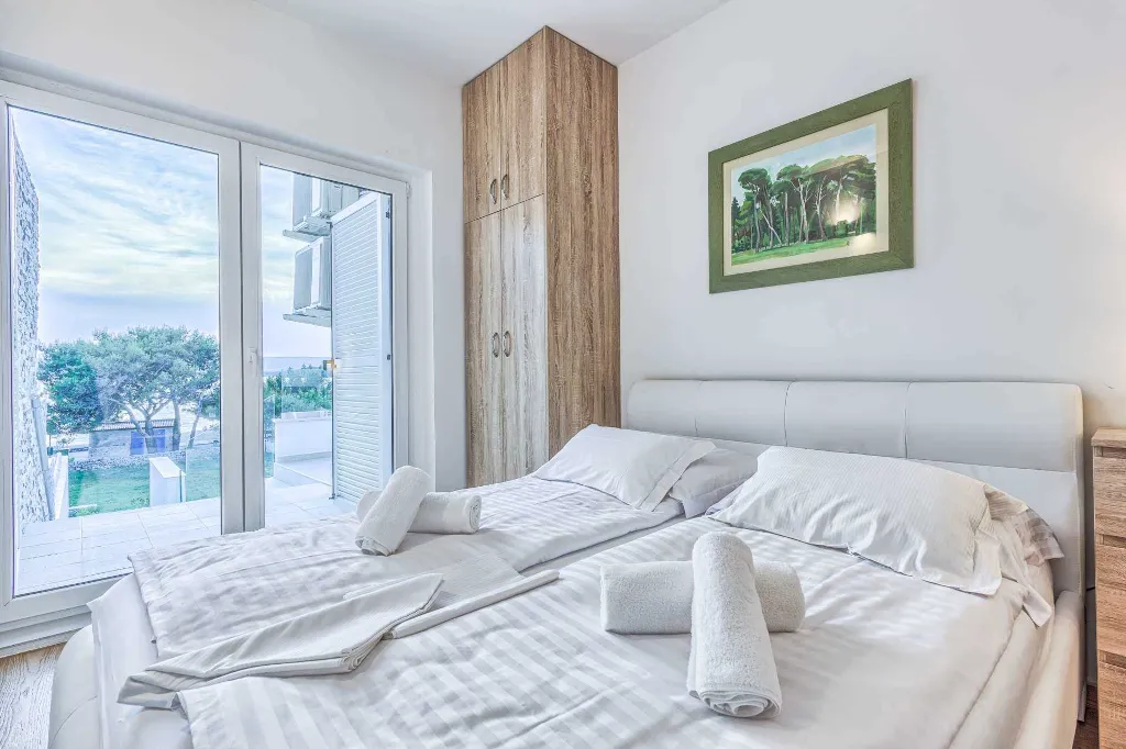 Punat 6-Bedroom Villa with Pool for 12 Guests