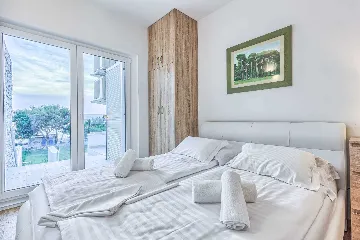 Punat 6-Bedroom Villa with Pool for 12 Guests