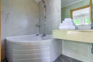 Smokvina 5-Bedroom Villa with Heated Pool