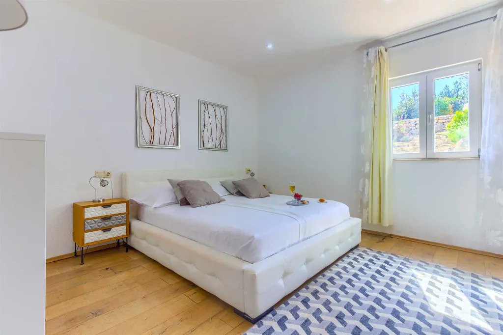 Smokvina 5-Bedroom Villa with Heated Pool