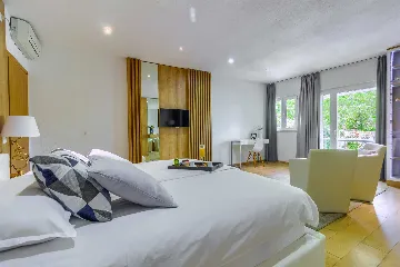 Smokvina 5-Bedroom Villa with Heated Pool