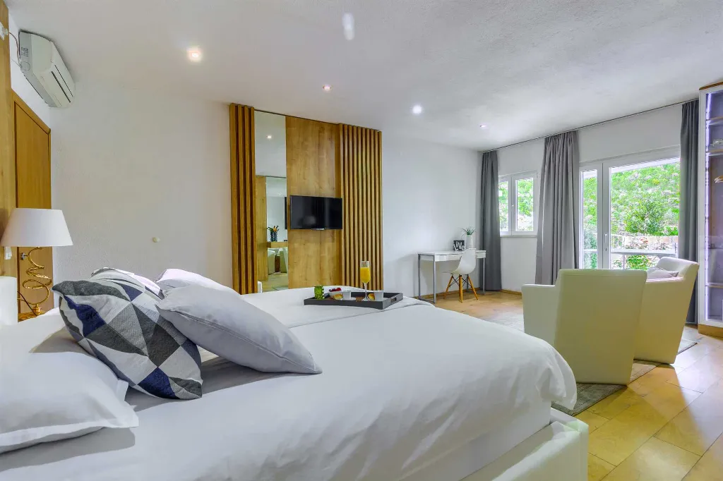 Smokvina 5-Bedroom Villa with Heated Pool