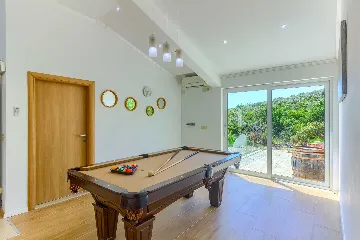 Smokvina 5-Bedroom Villa with Heated Pool