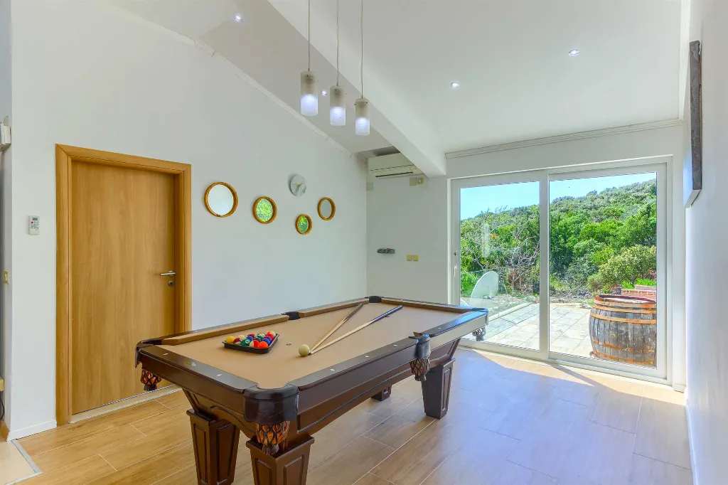 Smokvina 5-Bedroom Villa with Heated Pool