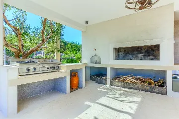 Smokvina 5-Bedroom Villa with Heated Pool