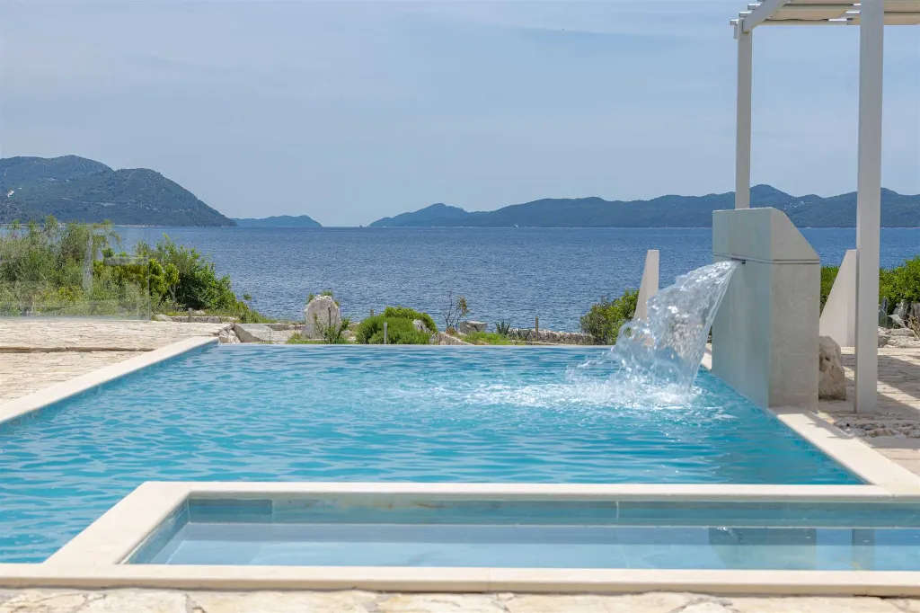 Smokvina 5-Bedroom Villa with Heated Pool