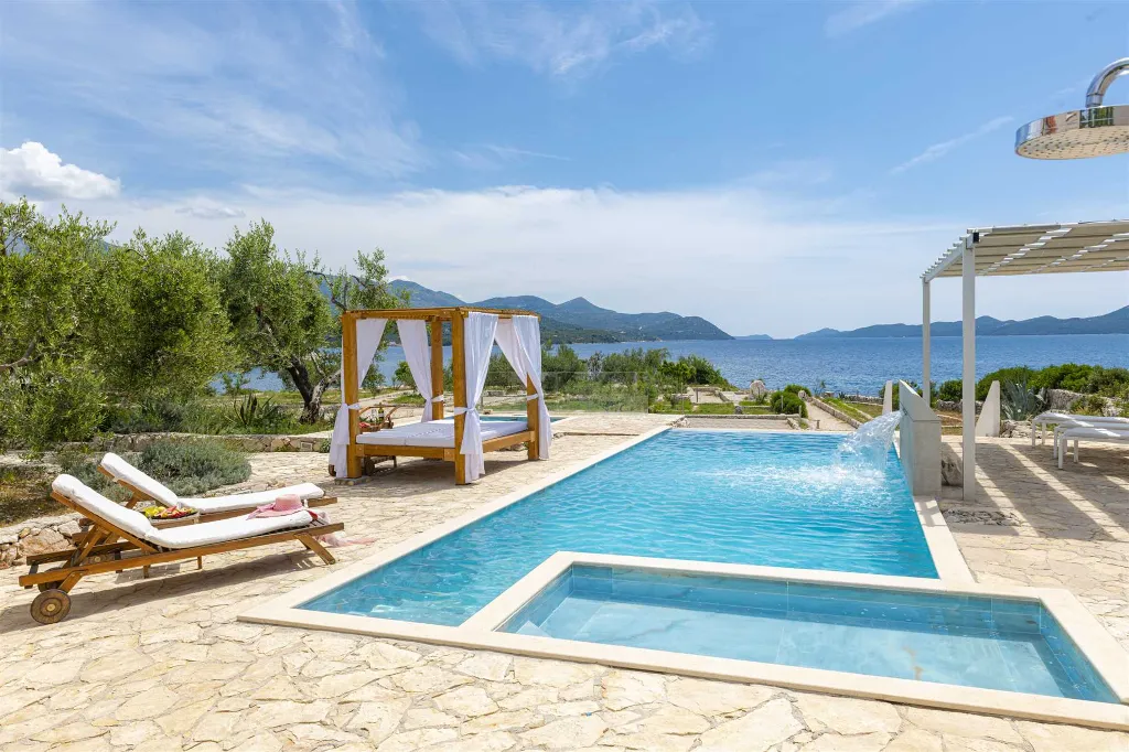 Smokvina 5-Bedroom Villa with Heated Pool