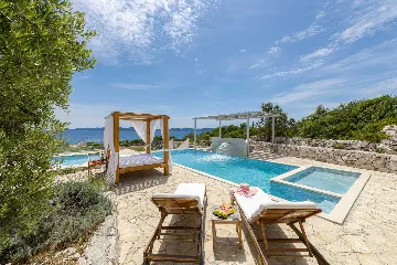 Smokvina 5-Bedroom Villa with Heated Pool