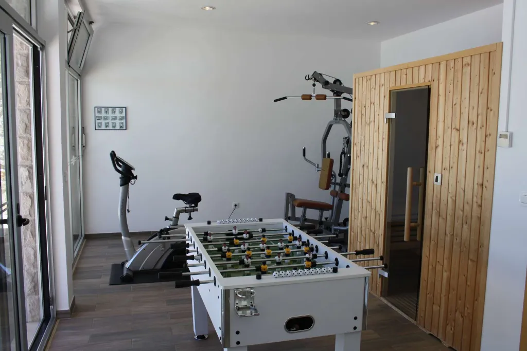 6-Bedroom Villa in Brsecine for Up to 12 Guests