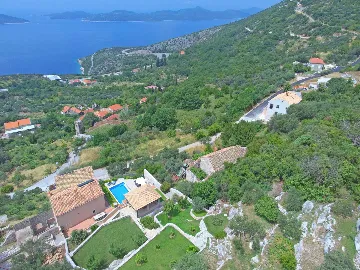 6-Bedroom Villa in Brsecine for Up to 12 Guests