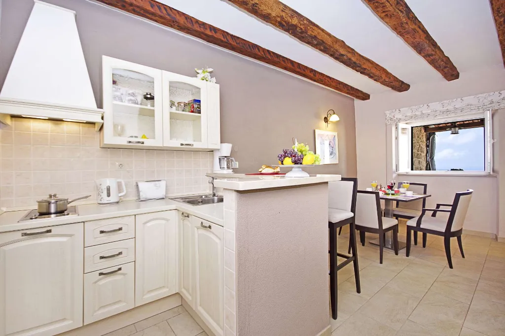 6-Bedroom Villa in Brsecine for Up to 12 Guests