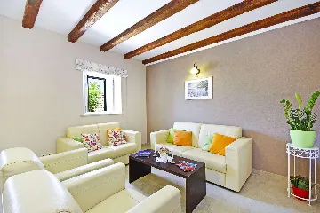 6-Bedroom Villa in Brsecine for Up to 12 Guests