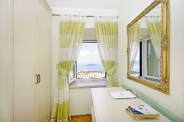 6-Bedroom Villa in Brsecine for Up to 12 Guests