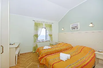 6-Bedroom Villa in Brsecine for Up to 12 Guests