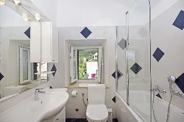 6-Bedroom Villa in Brsecine for Up to 12 Guests