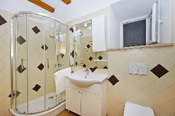 6-Bedroom Villa in Brsecine for Up to 12 Guests