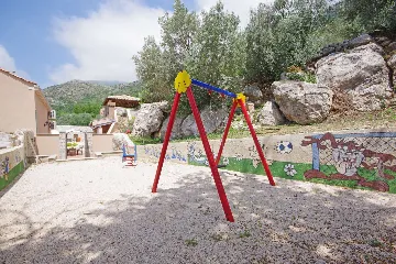 6-Bedroom Villa in Brsecine for Up to 12 Guests