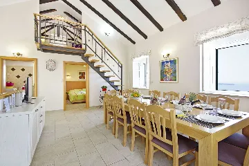 6-Bedroom Villa in Brsecine for Up to 12 Guests