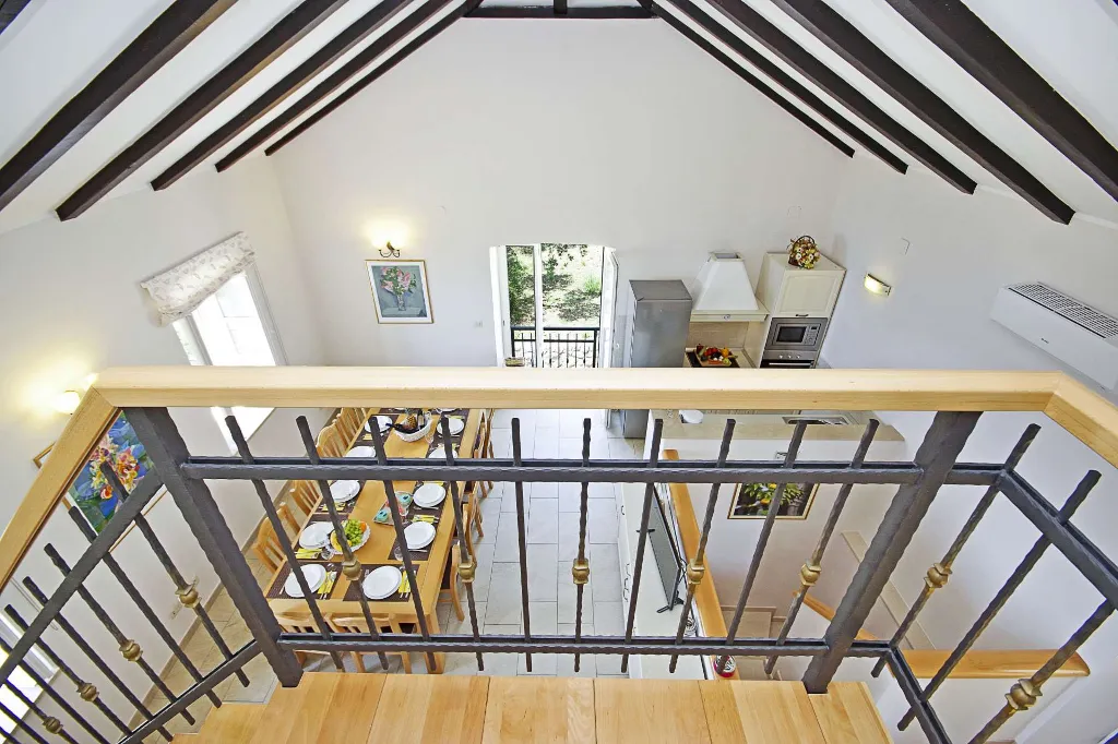 6-Bedroom Villa in Brsecine for Up to 12 Guests