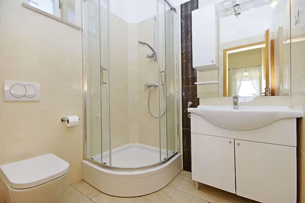 6-Bedroom Villa in Brsecine for Up to 12 Guests